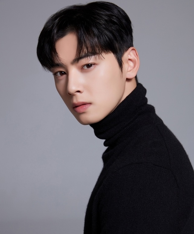 Georgine_chacha on X: My god!!! Cha Eunwoo with a mullet! I never thought  I'd live to see the day. So delicious! #CHAEUNWOO #차은우   / X